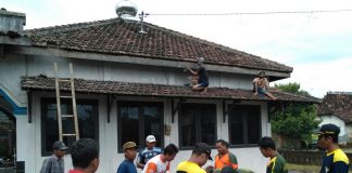 MDMC Kudus Dan Kokam Bersih-Bersih Pasca Banjir Di Setrokalangan