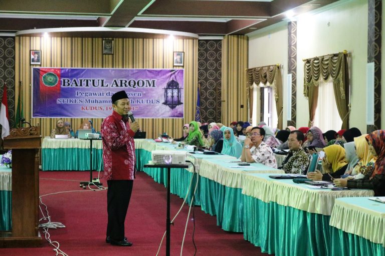 Muhamad Zuhron Arofi : Ibadah Mahdhah Tidak Boleh Berinovasi, Saat Baitul Arqom Stikes Muh Kudus