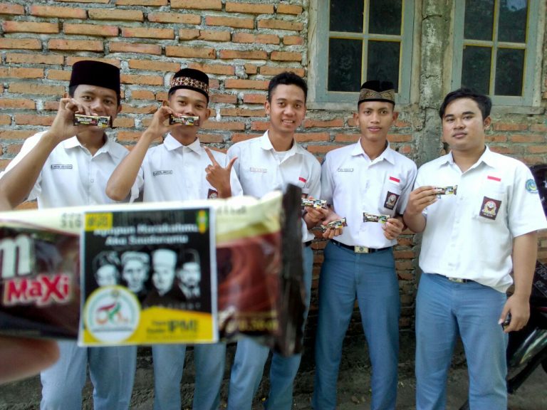 Milad IPM, ranting Ahmad Dahlan bagi coklat ke santri Ma’ahid