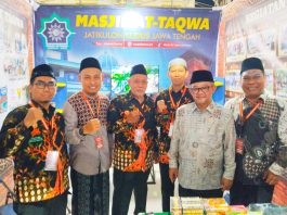 Sekretaris PP Muhammadiyah Sekaligus Menteri Mendikdasmen Kunjungi Stand Masjid At-Taqwa Jati Kulon di CRM Awards Banjarmasin