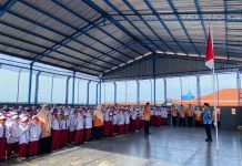 Upacara Hari Guru Nasional 2025 di MI Muhammadiyah 1 Kudus Berlangsung Khidmat