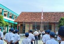 SMP Muhammadiyah 2 Kudus Peringati Hari Guru Nasional dengan Upacara dan Lomba Kreativitas Antar Kelas