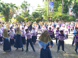 Senam Ceria dan Edukasi Tertib Lalin Warnai Jeda Pasca-ASAS MI Al Tanbih di DPRD