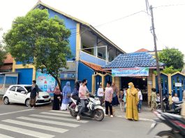 Program BAJAKAH MI Muhammadiyah 1 Kudus Bersama Lazismu Kudus Berbagi Takjil Berkah di Bulan Ramadan