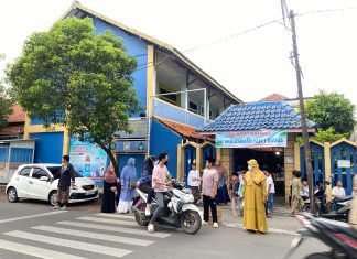 Program BAJAKAH MI Muhammadiyah 1 Kudus Bersama Lazismu Kudus Berbagi Takjil Berkah di Bulan Ramadan