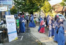 Lazismu KL PCM Kota Kudus Bagikan 300 Takjil Gratis, Warga Antusias