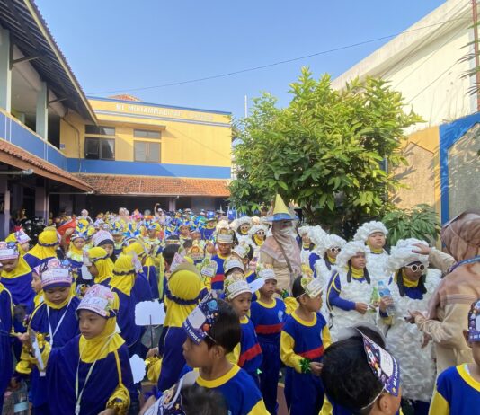 Pawai Ta’aruf MATAMUDA MI Muhammadiyah Satu Kudus Semarak, 279 Siswa Tampilkan Kreativitas dan Semangat Berkemajuan
