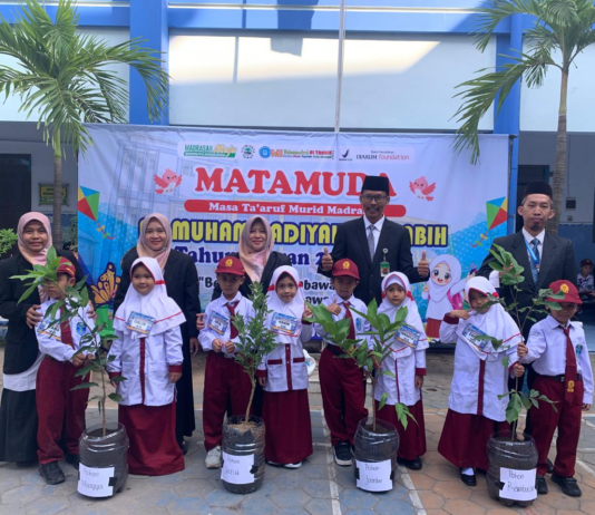 Filosofi Menanam Masa Depan Warnai MATAMUDA MI Muhammadiyah Al Tanbih, Langkah Nyata Menuju Sekolah Adiwiyata Nasional