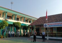 Upacara Perdana SMP Muhammadiyah 2 Kudus: Awali Tahun Ajaran Baru dengan Semangat Disiplin, Etika, dan Bijak Bermedia Sosial