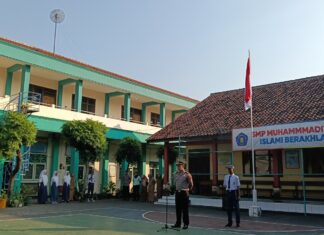 Upacara Perdana SMP Muhammadiyah 2 Kudus: Awali Tahun Ajaran Baru dengan Semangat Disiplin, Etika, dan Bijak Bermedia Sosial