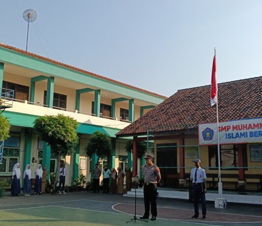 Upacara Perdana SMP Muhammadiyah 2 Kudus: Awali Tahun Ajaran Baru dengan Semangat Disiplin, Etika, dan Bijak Bermedia Sosial