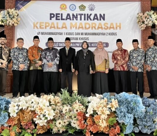 Pelantikan Kepala MI Muhammadiyah 1 Kudus dan MI Muhammadiyah 2 Program Khusus Berlangsung Khidmat, Awali Komitmen Baru Mewujudkan Pendidikan Berkemajuan