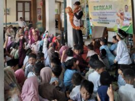 BERKAH di SD Muhammadiyah 1 Kudus, Siswa Belajar Berbagi dan Peduli Sesama