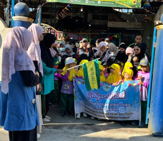 Jalan Sehat Gebyar Milad Ke-72 TK ABA 2 Kudus Meriah, Semangat Cetak Generasi Islami Menggema