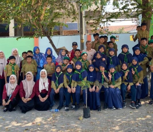 Mahasiswa PLP UIN Sunan Kudus gandeng Majelis Lingkungan Hidup PDM Kudus Hijaukan Mimudaku