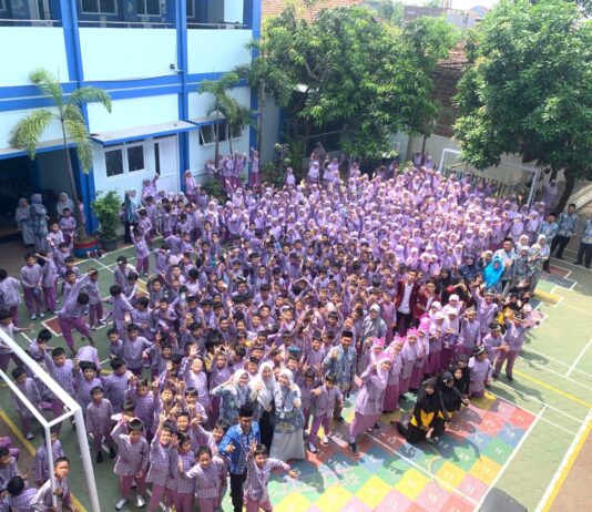 Kolaborasi Seni Mahasiswa PLP dan Siswa MI Muhammadiyah Al Tanbih